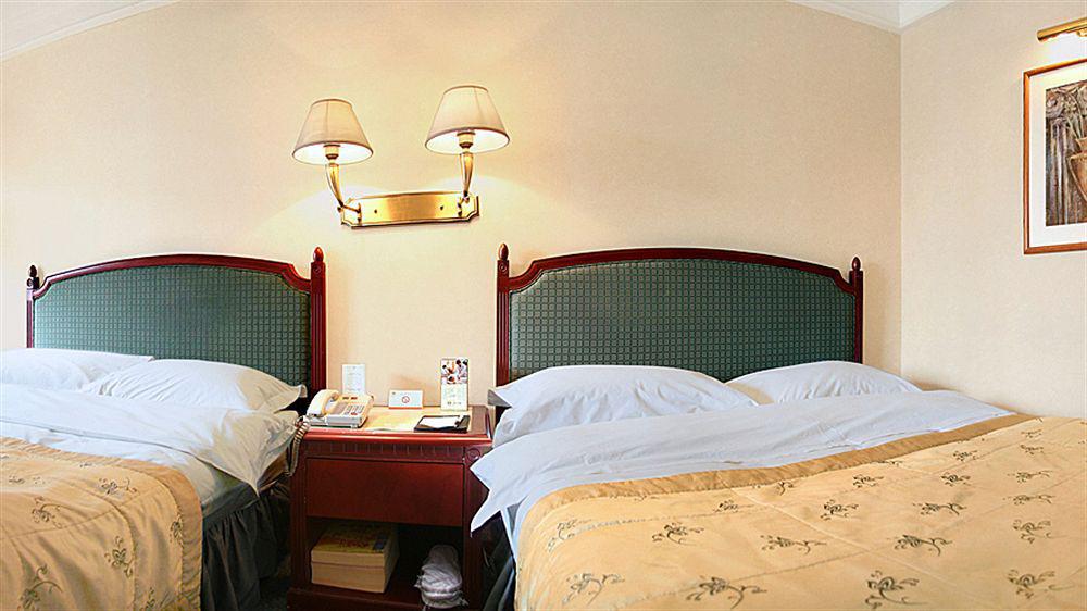Jianguo Hotel 4*